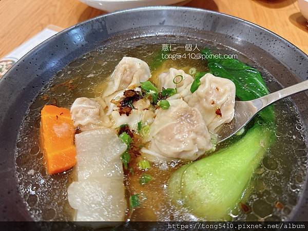 【鹿港食記】樂食摩兒廚坊LESS MORE。牛肉麵 餛飩麵 