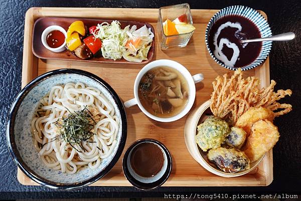 【大坑景觀餐廳】享自在。園區內有四家餐廳，澄石享自在有落羽松