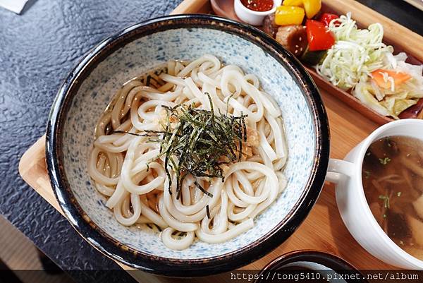 【大坑景觀餐廳】享自在。園區內有四家餐廳，澄石享自在有落羽松