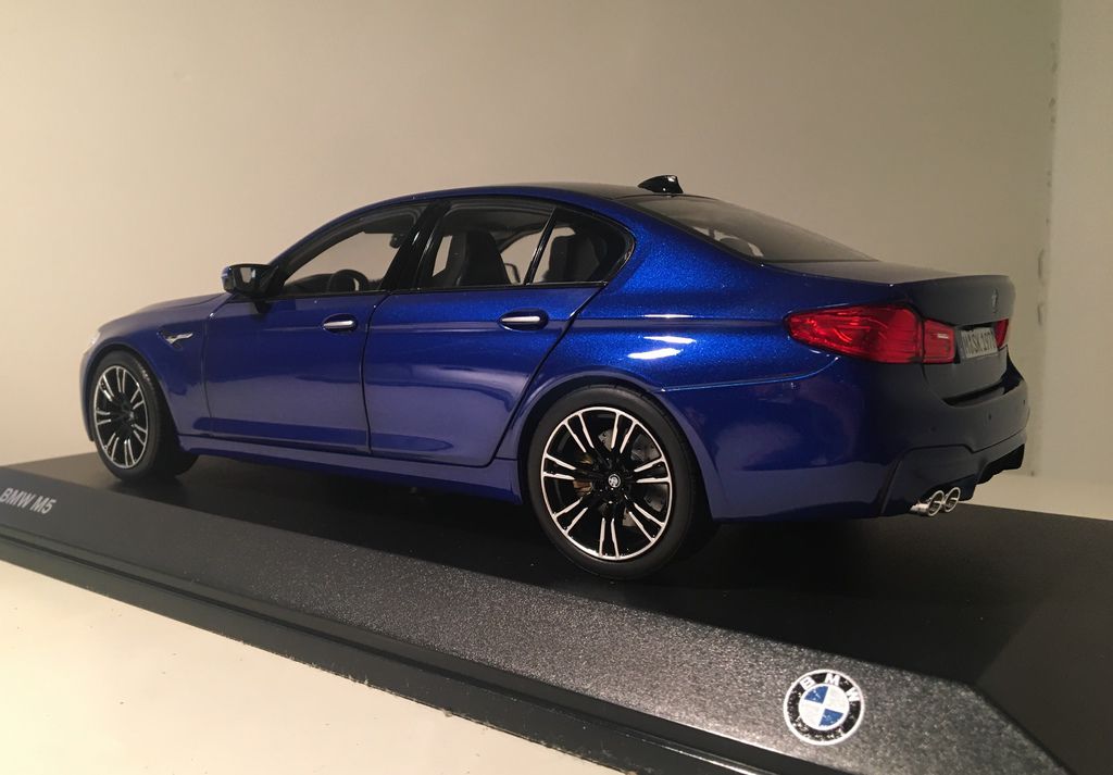 BMW M5 モンテカルロブルー パラゴン製 1/18スケール