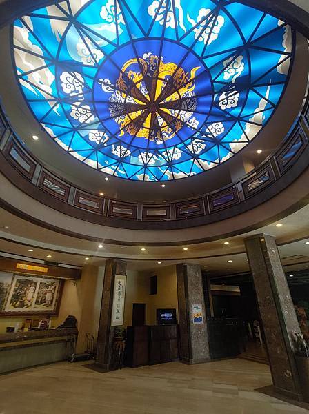 2大廳玻璃彩繪.jpg