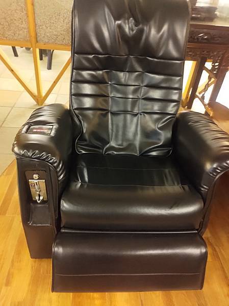 22按摩椅本人.jpg 22按摩椅本人.jpg