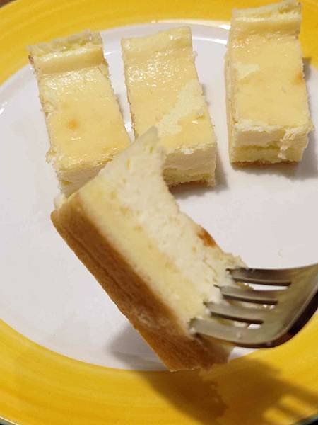 烤乳酪蛋糕側面.jpg 烤乳酪蛋糕側面.jpg