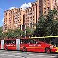 Bogotá_biarticulado_de_TransMilenio_por_la_av._Caracas.JPG