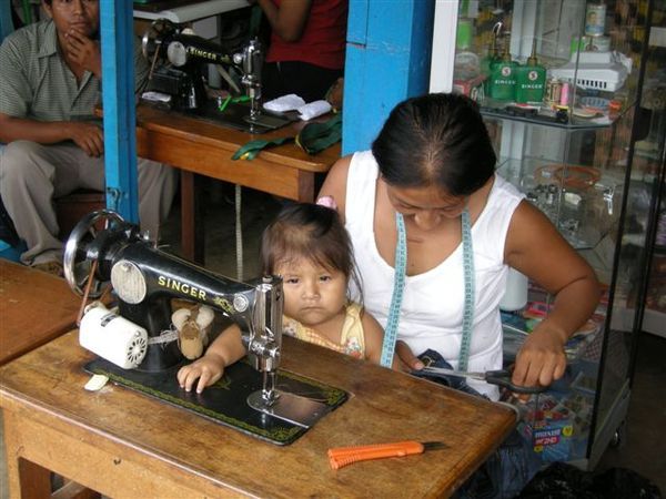 Mom and daughter @ Puerto Maldonado