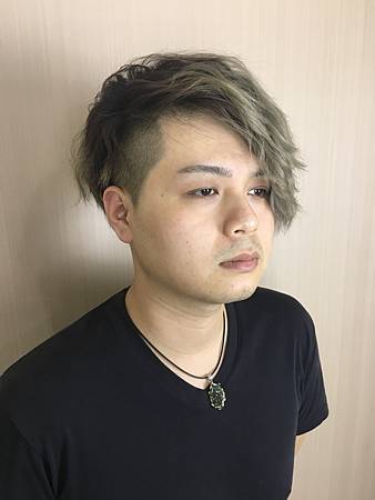 台北車站染髮/Mavi Hair Designer/男士髮型/歐美漸層深霧灰/油頭/波浪蓬鬆感