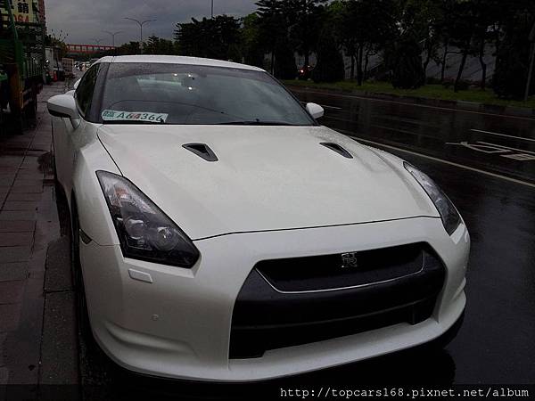 NISSAN-GTR