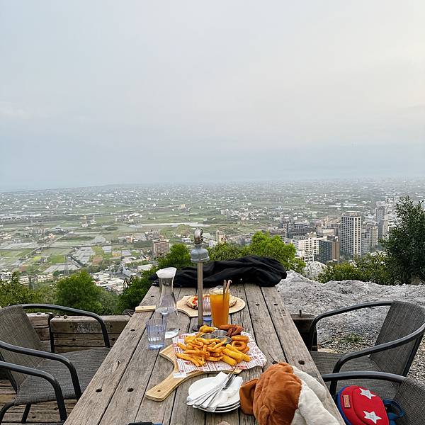 宜蘭礁溪景點。日落🌄夜景🌃吃飯看風景（龜山島/蘭陽平原），不