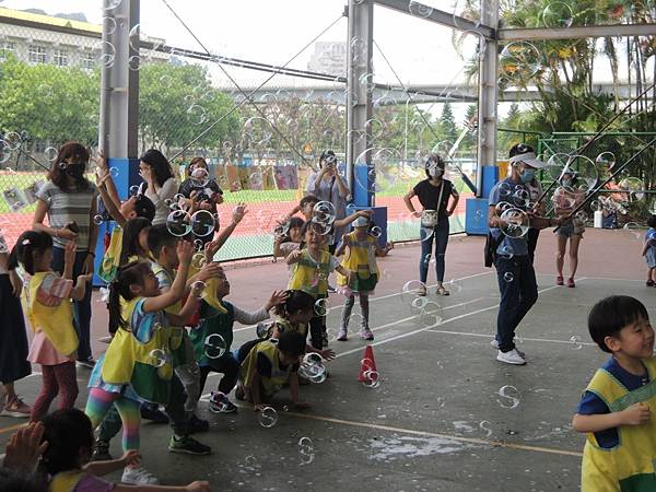 三峽國中附幼母親節泡泡派對 泡泡表演