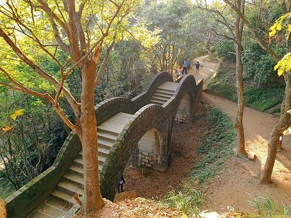 拱北殿,彼岸橋,賞楓景點,後山步道,八仙洞,雙拱橋,仙公廟,新北,汐止區,汐止拱北殿,步道,古道,賞楓,楓葉,拱北