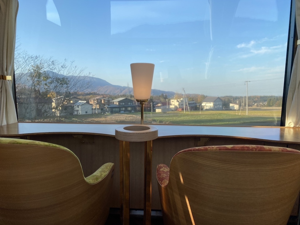 地表最完美的移動空間｜讓想像飛馳，用極緻打造的雪月花號景觀列