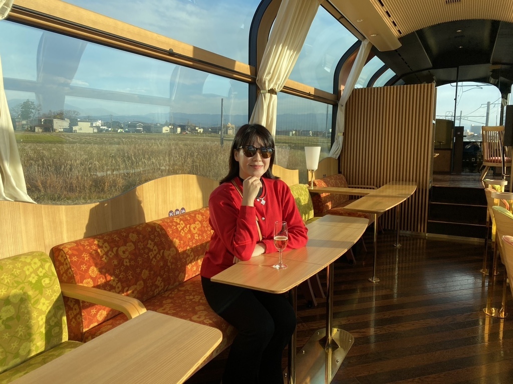 地表最完美的移動空間｜讓想像飛馳，用極緻打造的雪月花號景觀列