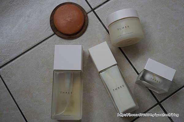 THREE 極致活顏系列.jpg