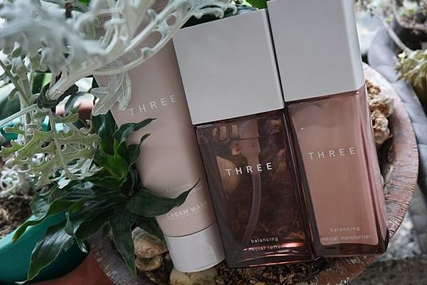 THREE平衡花蜜系列-1.jpg