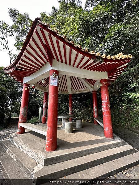 |景。新竹|肉腳女硬漢半日遊。飛鳳山觀日坪健行步道(代勸堂-