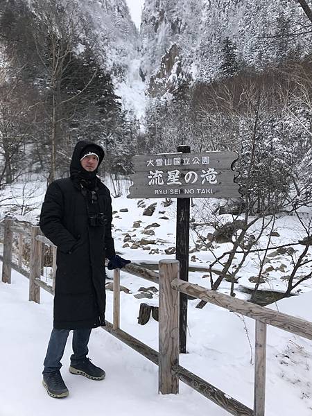 【北海道五天四夜跟團遊記】層雲峽冰瀑季 × 網走破冰船 × 