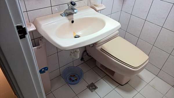 Totocw260 省水兩段馬桶兩段式水龍捲toto臉盆toto臉盆龍頭toto師傅乾式馬桶師傅淡水劉先生實例totoking專業安裝 Toto馬桶 Toto衛浴