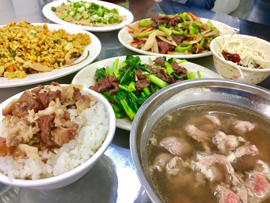 台南 南區美食 牛肉湯新店廚師功力十足 採用金門溫體牛肉由阿財牛肉湯提供肉源 天然熬煮湯頭喝的美味也健康 台南 南區美食 牛肉湯新店廚師功力十足 採用金門溫體牛肉由阿財牛肉湯提供肉源 天然熬煮湯頭喝的美味也健康