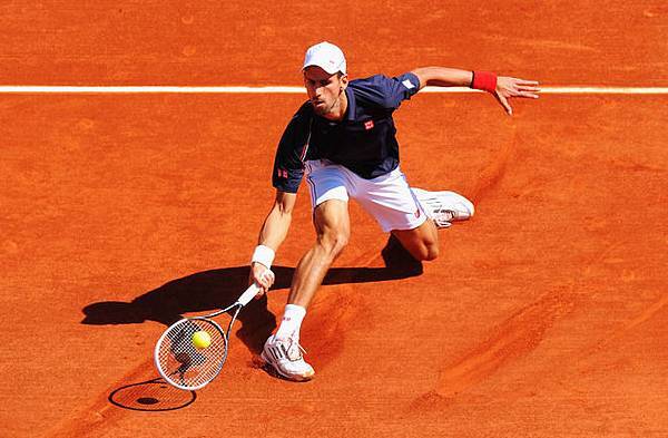 Djokovic_French_2012_04