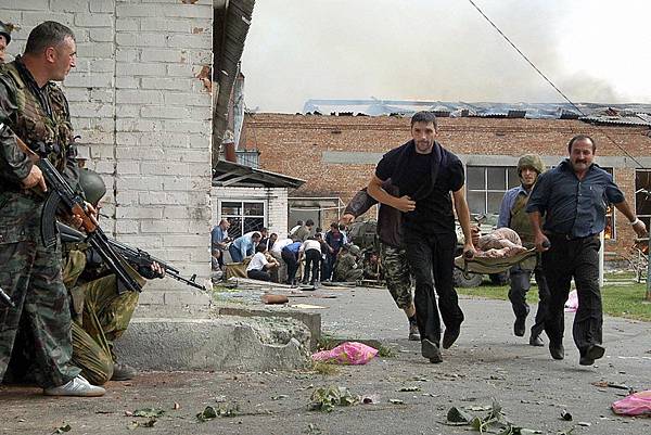 beslan-school-hostage-crisis-masscare-2004 (8).jpg