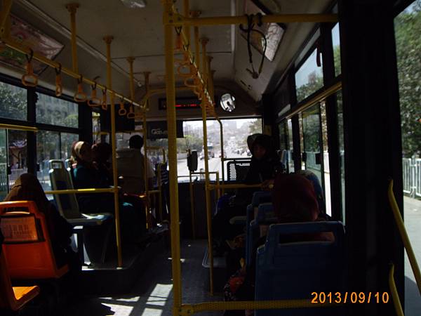 買完票回旅館的公車 我還是別出聲好