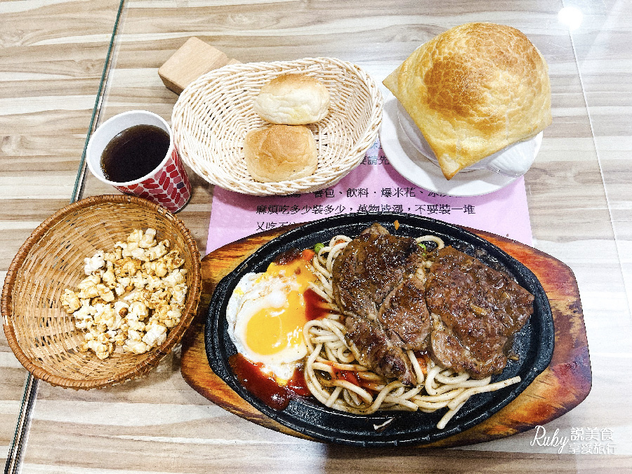 【新北板橋美食】品將牛排 ，內用每客還附酥皮濃湯、餐包、飲料