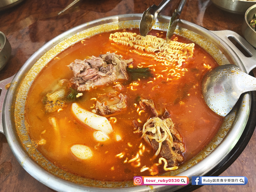【台北中山區美食】UNCLE-K 排骨火鍋店，馬鈴薯燉排骨鍋排骨一咬化開，韓式料理最道地的吃法，不愧是韓國人開的餐廳｜Ruby說美食享受旅行(@tour_ruby530)
