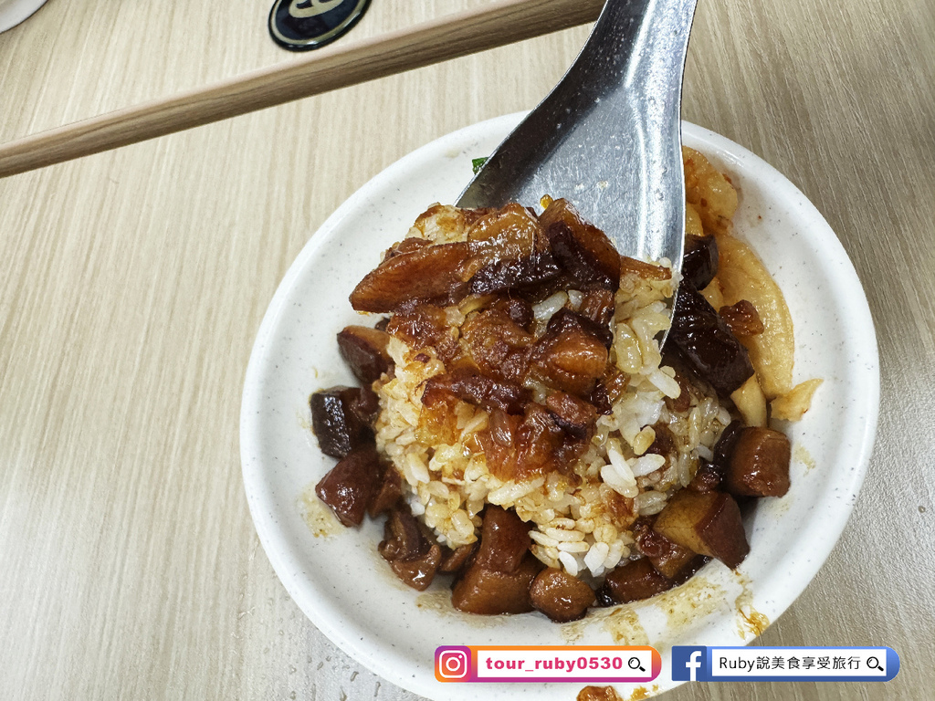 【饒河夜市美食】楊 后庄排骨酥麵-排骨酥軟爛入味，香氣十足，