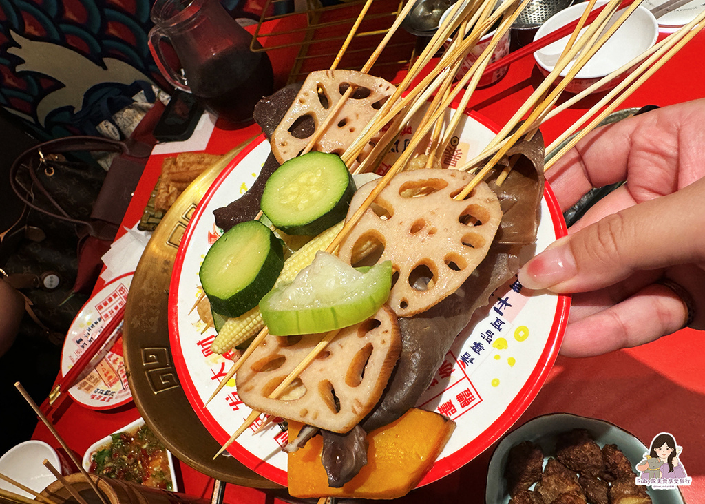 【大安區美食】壹直串麻辣鴛鴦附菜單,麻辣串串均一價12元,餐 【大安區美食】壹直串麻辣鴛鴦附菜單,麻辣串串均一價12元,餐