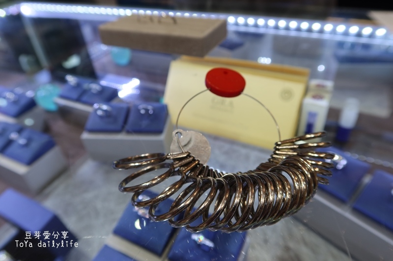 「承豐珠寶」自己的婚戒自己做 銀戒還可轉換成鉑金戒《豆芽忙結婚關於小物》 410 IMG_9835.JPG