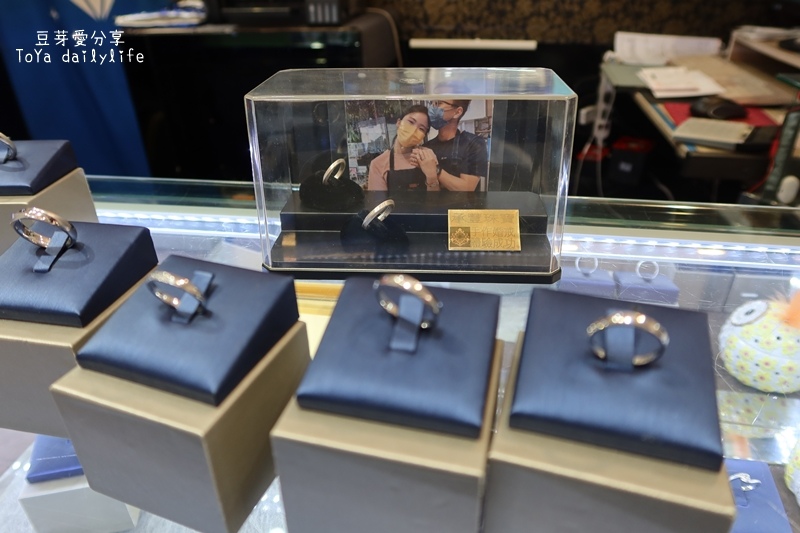 「承豐珠寶」自己的婚戒自己做 銀戒還可轉換成鉑金戒《豆芽忙結婚關於小物》 404 IMG_9830.JPG