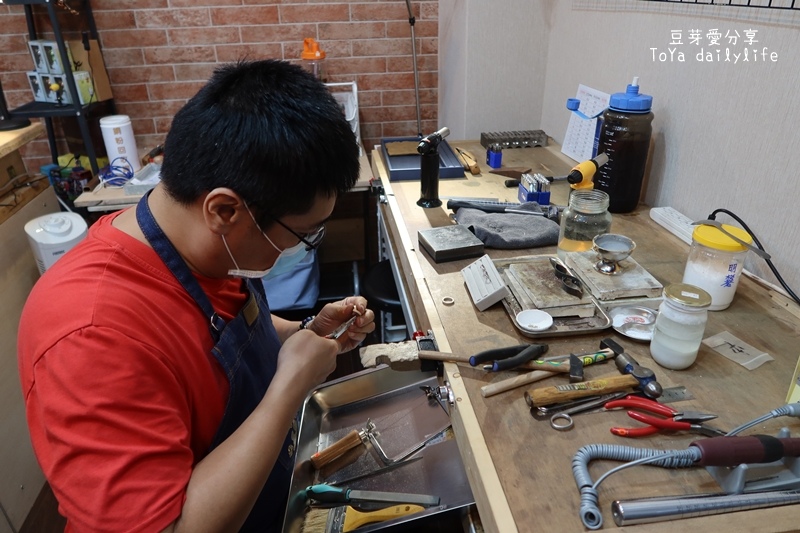 「承豐珠寶」自己的婚戒自己做 銀戒還可轉換成鉑金戒《豆芽忙結婚關於小物》 464 IMG_9880.JPG