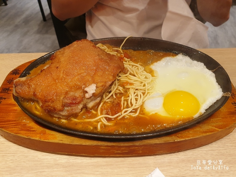 小時厚牛排 - 台中逢甲店｜平價牛排 自助吧吃到飽 🌱豆芽愛