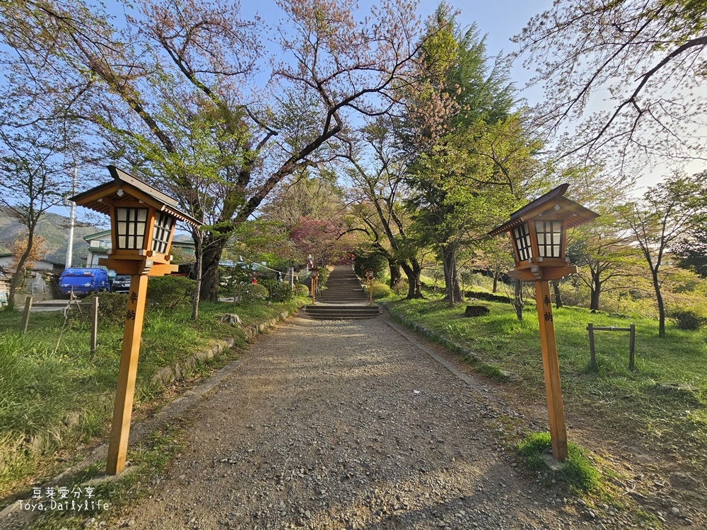 新倉山淺間公園｜忠靈塔 + 富士山 = 明信片般美景 . 若