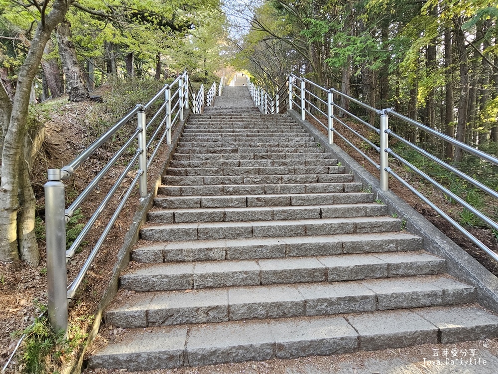 新倉山淺間公園｜忠靈塔 + 富士山 = 明信片般美景 . 若