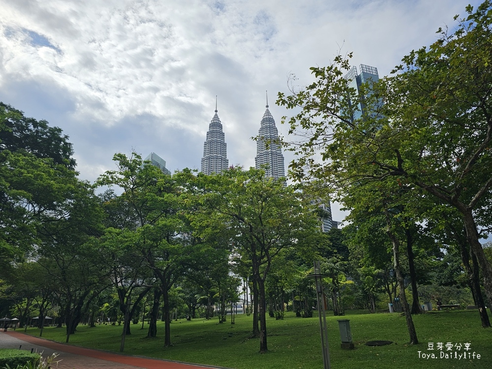 吉隆坡國油雙峰塔 KLCC｜各個角度拍攝壯觀的雙子星塔 . 