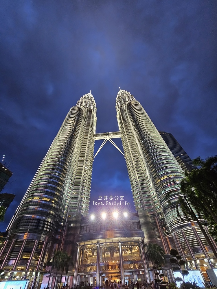 吉隆坡國油雙峰塔 KLCC｜各個角度拍攝壯觀的雙子星塔 . 