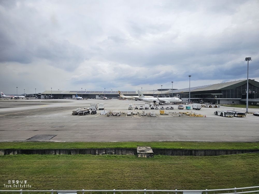 布城搭機場支線(KLIA Transit)到吉隆坡機場 + 