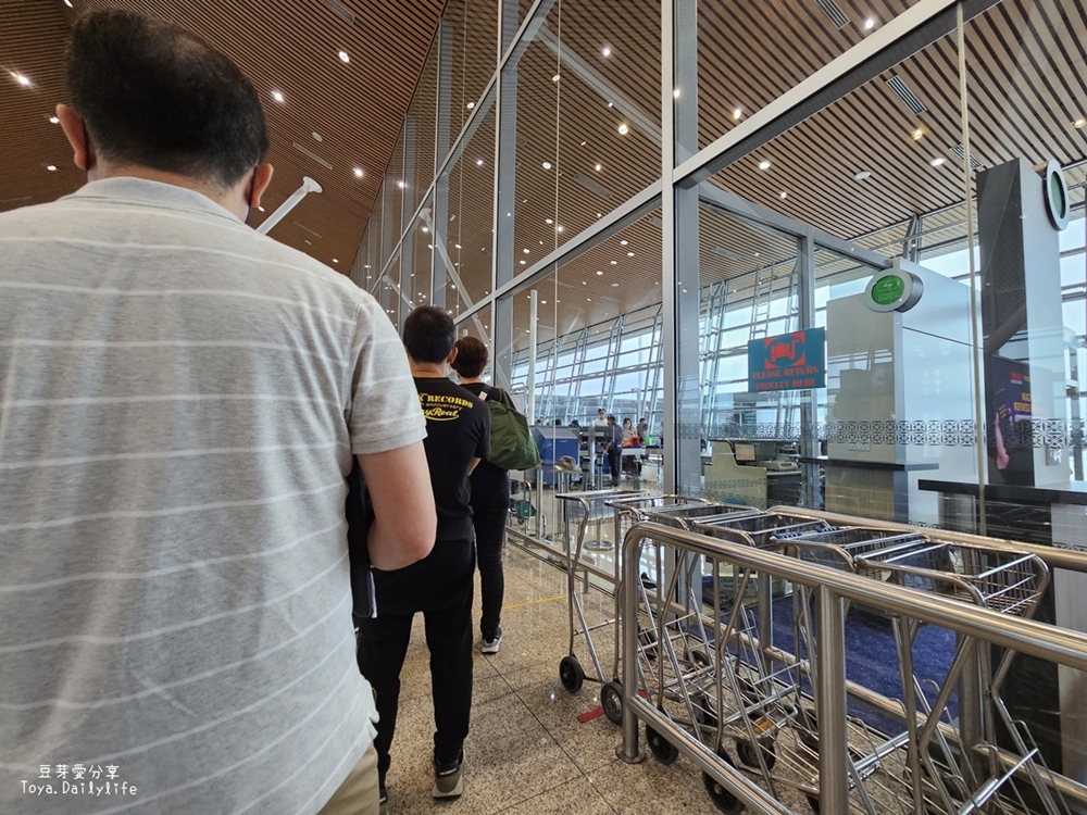 布城搭機場支線(KLIA Transit)到吉隆坡機場 + 