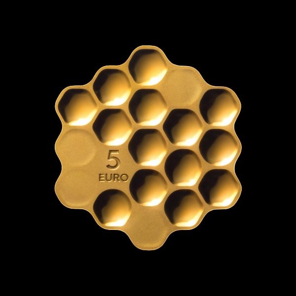 拉脫維亞新「蜂巢式」5歐元硬幣