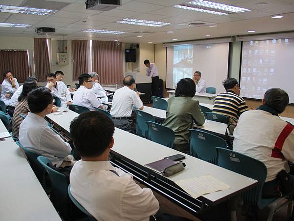 1060518-晨會-擴大部務會議-許中華院長葉裕祥醫務長 (2).JPG