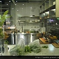 sunny_08_salad_kitchen.JPG