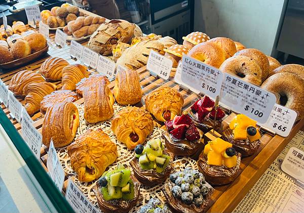 【午茶】*苗栗竹南*「揉PAin烘焙坊 」」之丹麥棒/仲夏芒