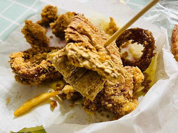 【好食】*竹南大埔*「台G店」炸物之傳統台式加蒜片炸雞排、魷