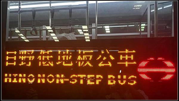 恭賀新禧~~  HINO固亞車體低底盤新式班車 目前委由和泰租車公司試營運