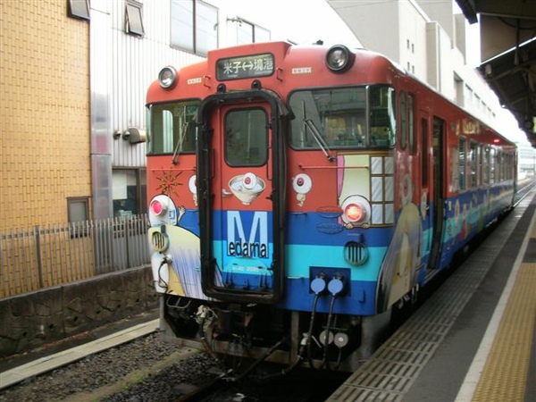 今天要搭的是眼球老爹列車XD 今天要搭的是眼球老爹列車XD
