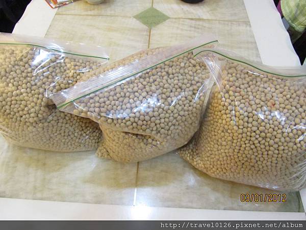 加拿大非基因改造黃豆x4=10公斤 (3)_28x29公分保鮮袋.JPG