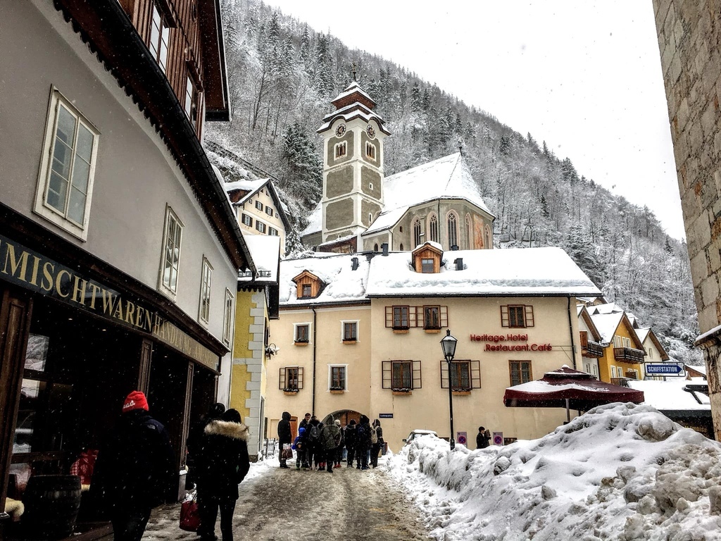 奧地利·哈爾施塔特 Hallstatt | 走進冰天雪地的童