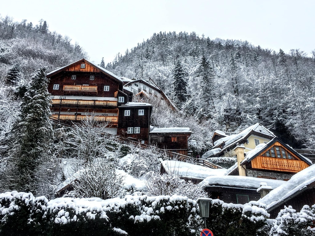 奧地利·哈爾施塔特 Hallstatt | 走進冰天雪地的童