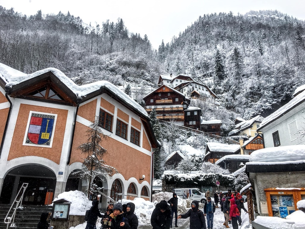 奧地利·哈爾施塔特 Hallstatt | 走進冰天雪地的童